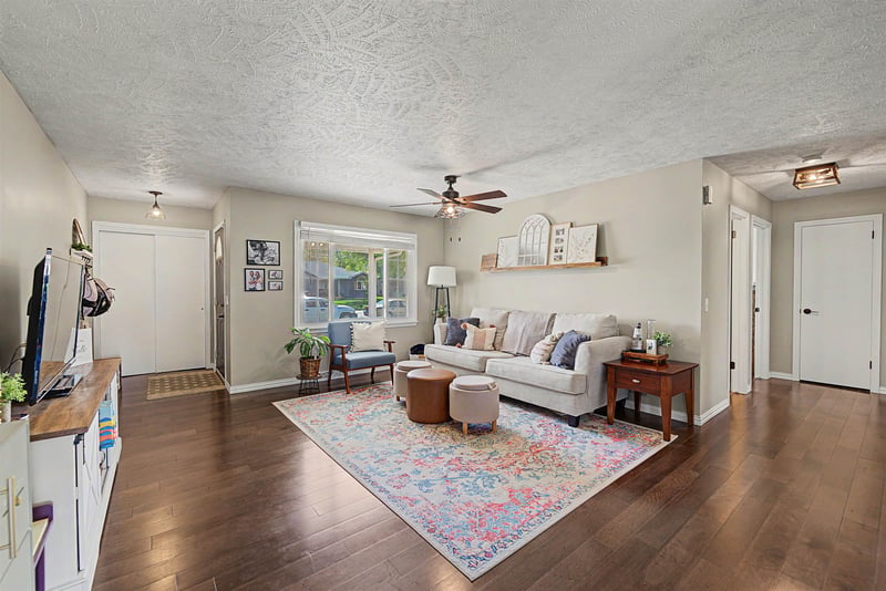 2814 Linda Ln, Salina, KS 67401