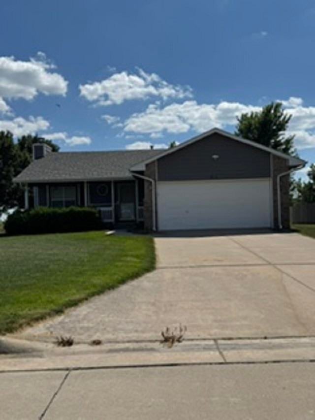 517 Clover Ln, Hesston, KS 67062