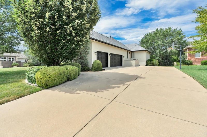 1962 N Red Brush Ct, Wichita, KS 67206