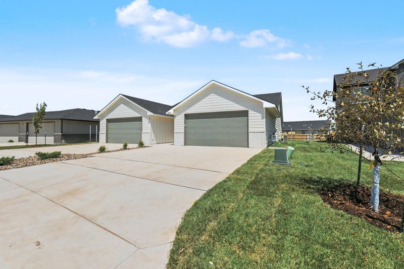 2931 S Cedar Crest Ct #200, Wichita, KS 67235
