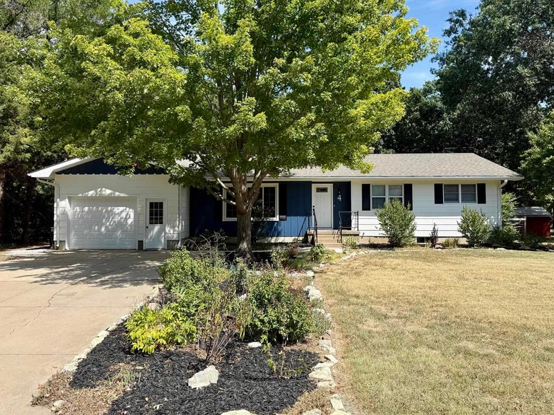 4 Regal Crescent, North Newton, KS 67117