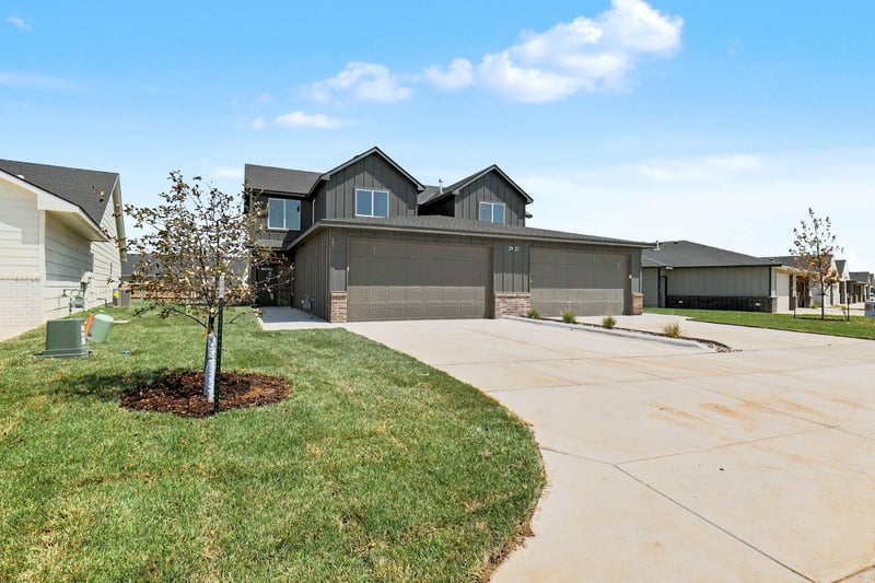 2927 S Cedar Crest Ct #200, Wichita, KS 67215