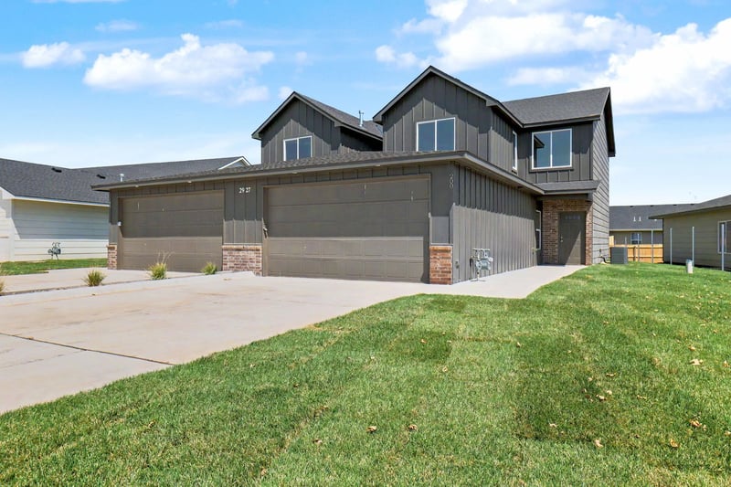 2927 S Cedar Crest Ct #200, Wichita, KS 67235