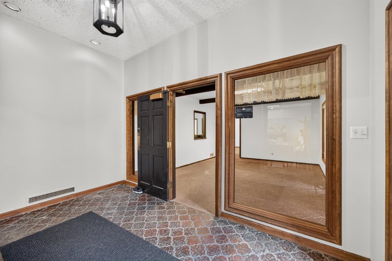 1233 N Main St, Mcpherson, KS 67460