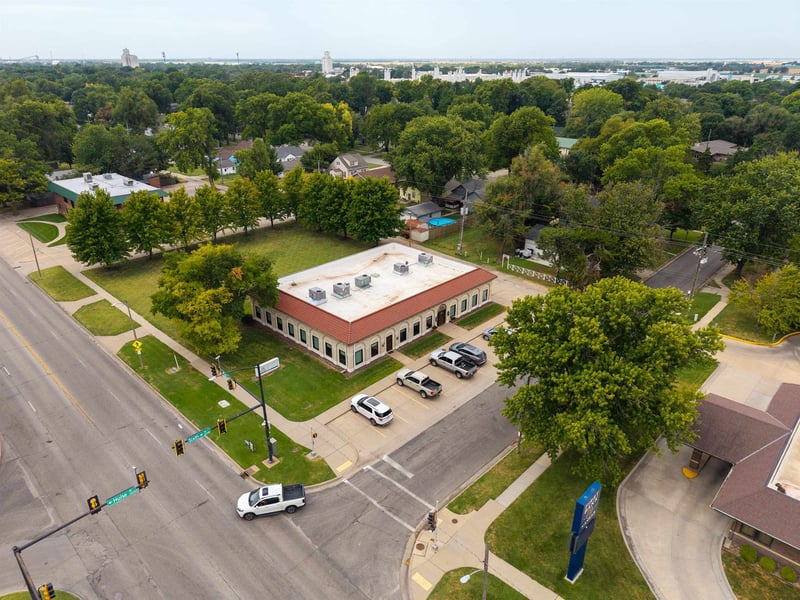 1233 N Main St, Mcpherson, KS 67460