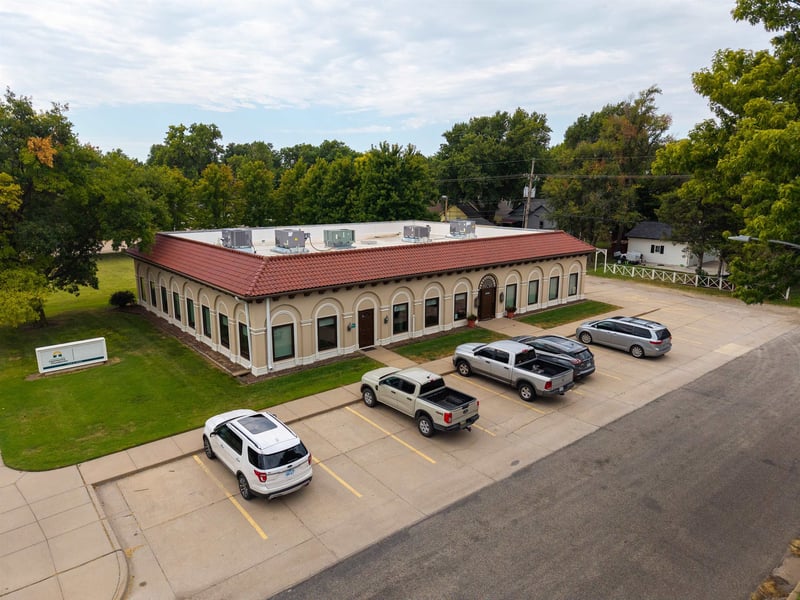 1233 N Main St, Mcpherson, KS 67460