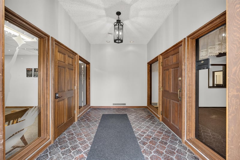 1233 N Main St, Mcpherson, KS 67460