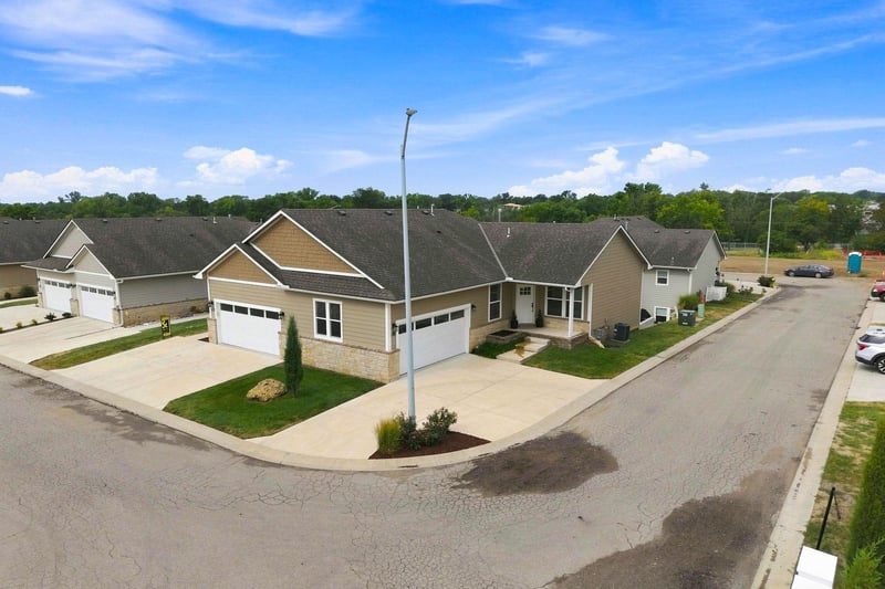331 N 127th St E 402 bldg 27/402, Wichita, KS 67206