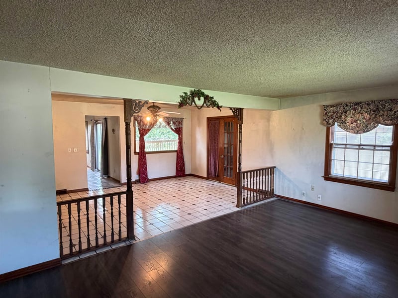 129 W 55th St S, Wichita, KS 67217