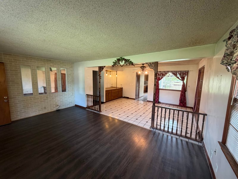 129 W 55th St S, Wichita, KS 67217