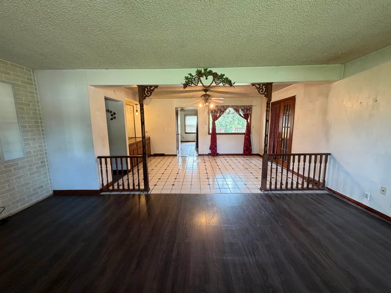 129 W 55th St S, Wichita, KS 67217