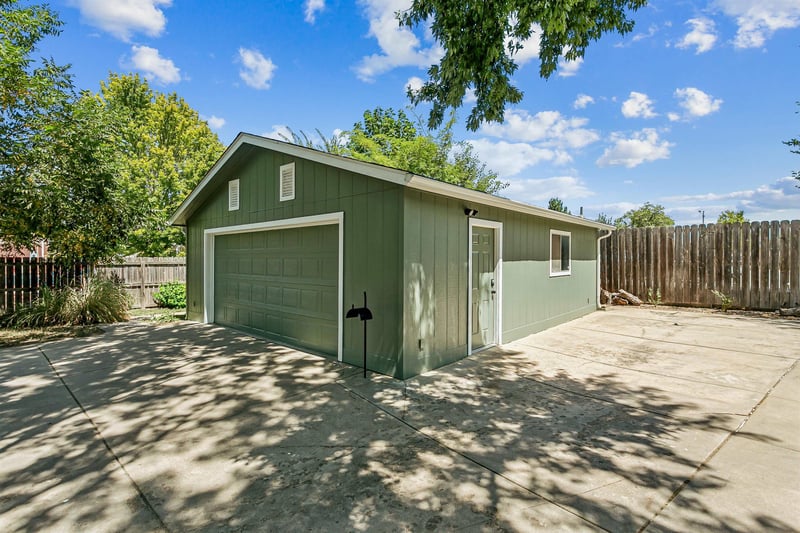 1320 N Mount Carmel Cir, Wichita, KS 67203