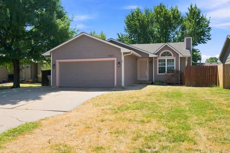 227 W Rosewood Ln, Derby, KS 67037