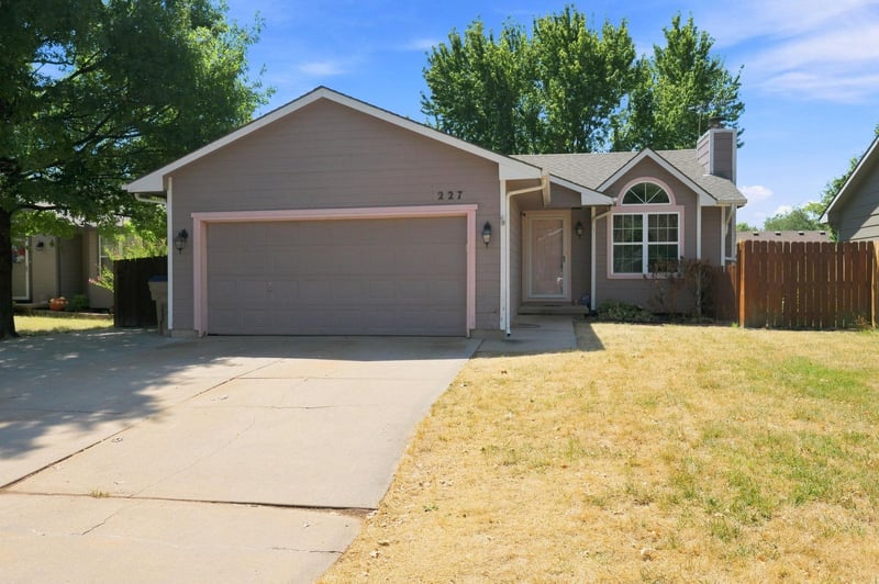 227 W Rosewood Ln, Derby, KS 67037