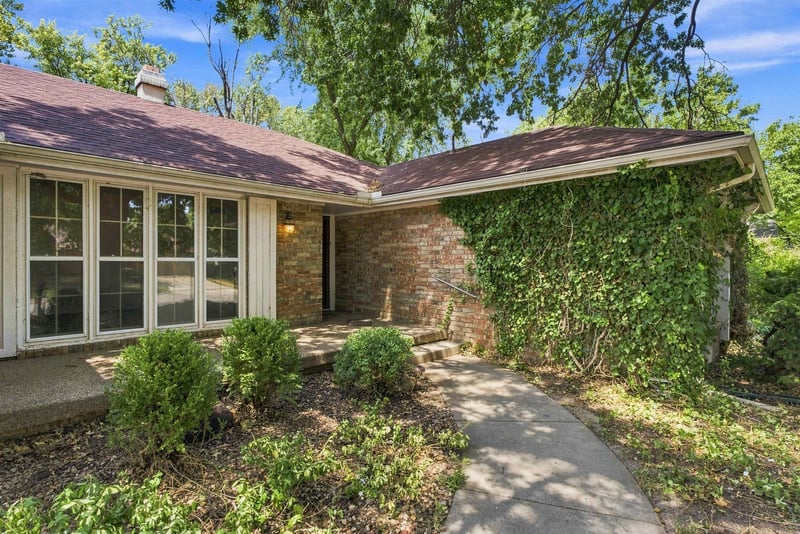 1343 N Caddy Ln, Wichita, KS 67212-4207