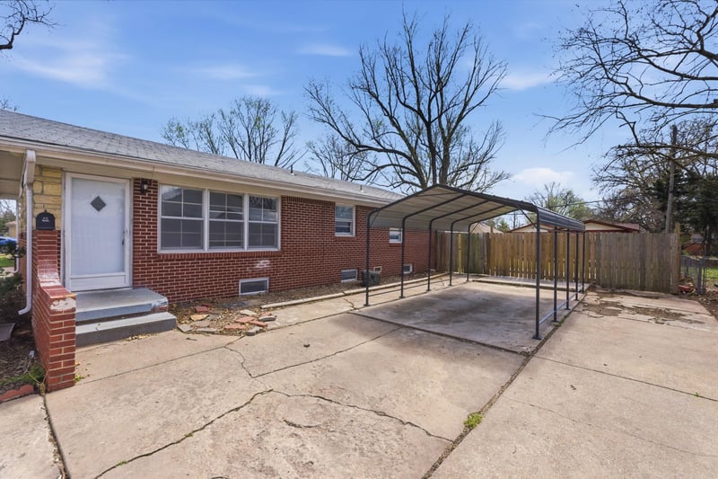 7903 E Indianapolis St, Wichita, KS 67207