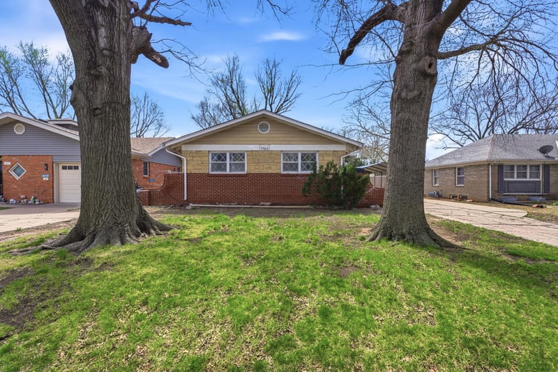 7903 E Indianapolis St, Wichita, KS 67207