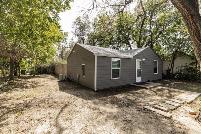 915 Maple Ave, Salina, KS 67401