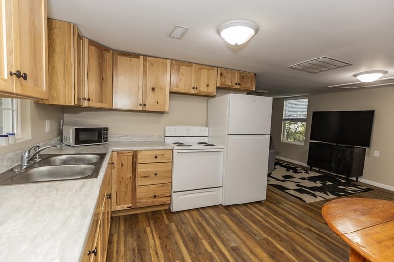 915 Maple Ave, Salina, KS 67401