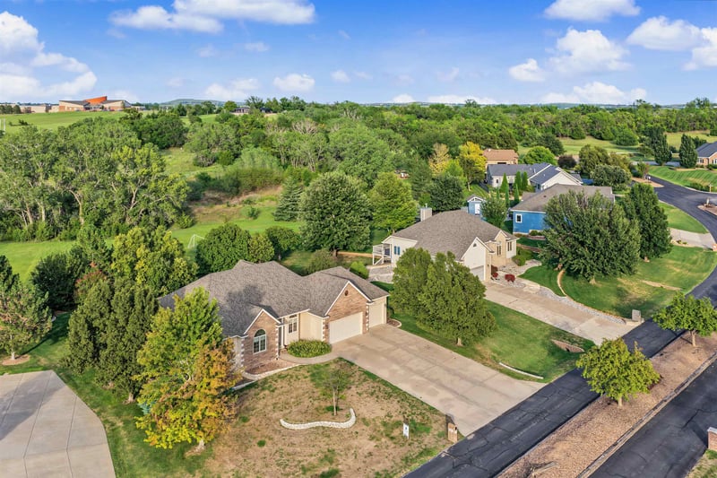 2475 Saint Andrews Ln, Salina, KS 67401