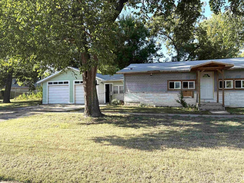 326 E 3rd St, Douglass, KS 67039
