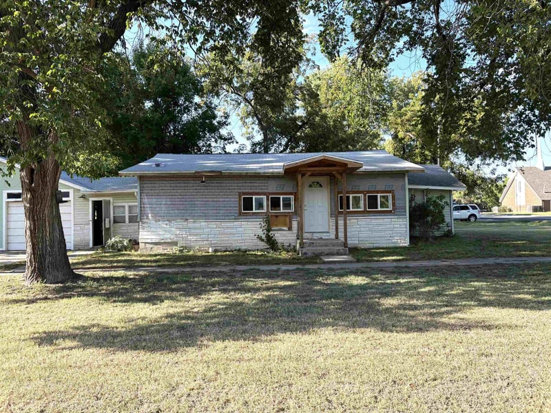 326 E 3rd St, Douglass, KS 67039