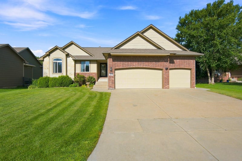 4119 N Parkdale Cir, Maize, KS 67101