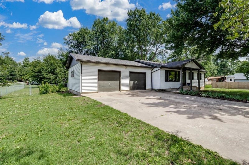 1800 Ritchie, Winfield, KS 67156