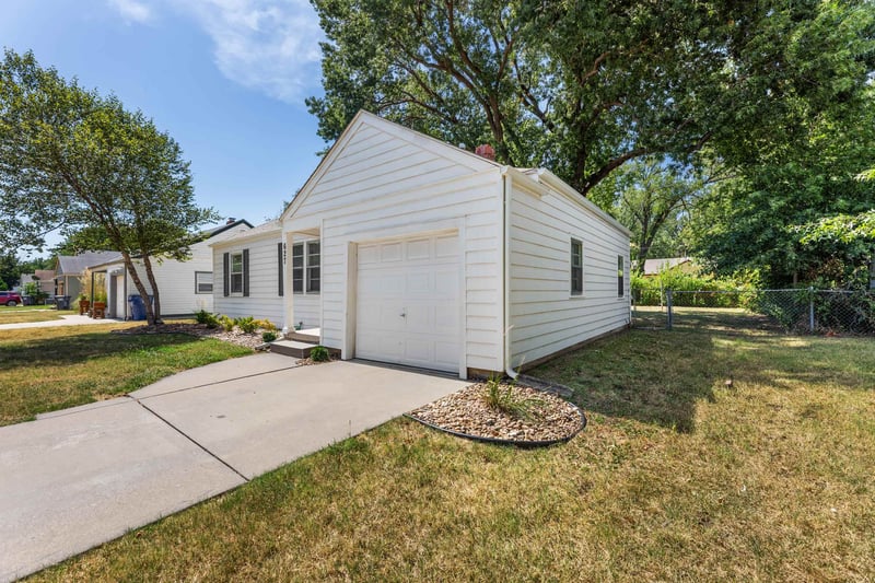 627 S Barlow, Wichita, KS 67207
