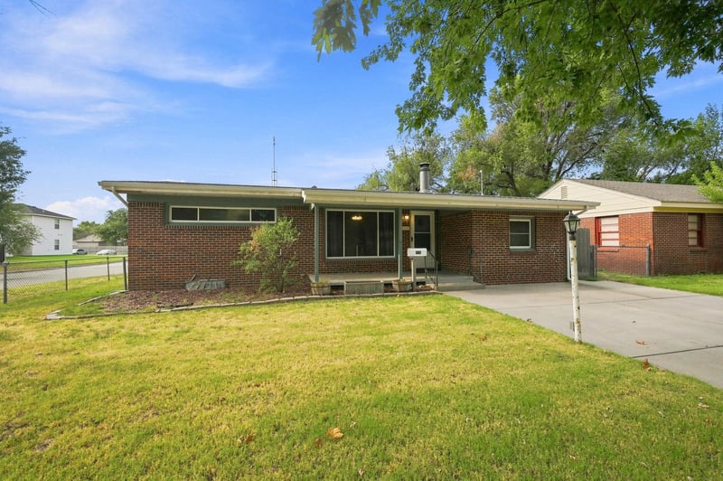 1421 E 31st St South, Wichita, KS 67216