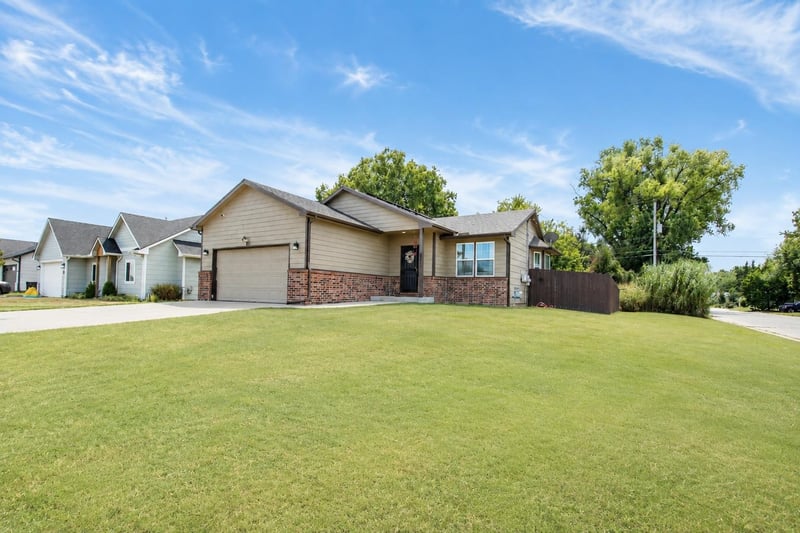 821 W 50th, Wichita, KS 67217