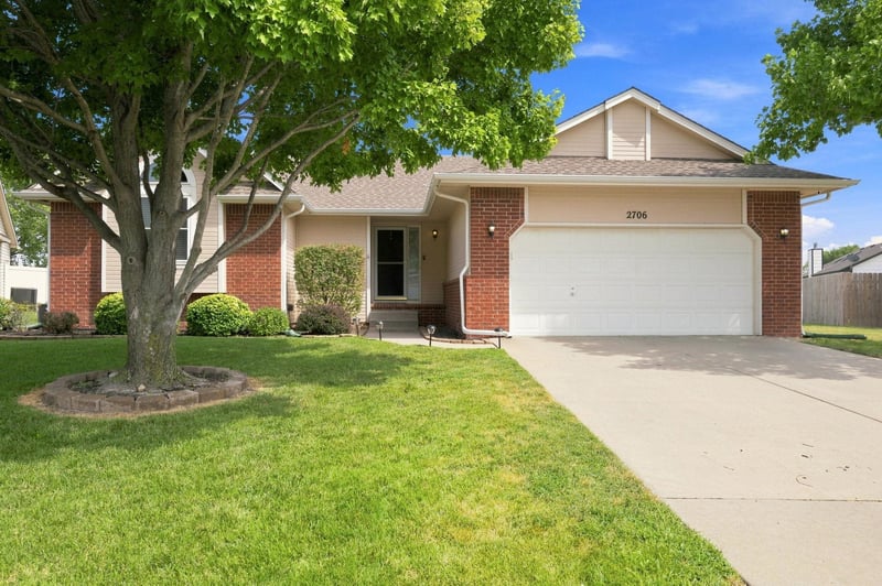 2706 N Meadow Oaks Ct, Wichita, KS 67220