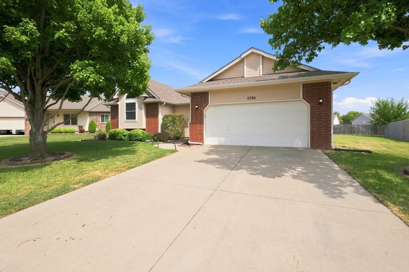 2706 N Meadow Oaks Ct, Wichita, KS 67220
