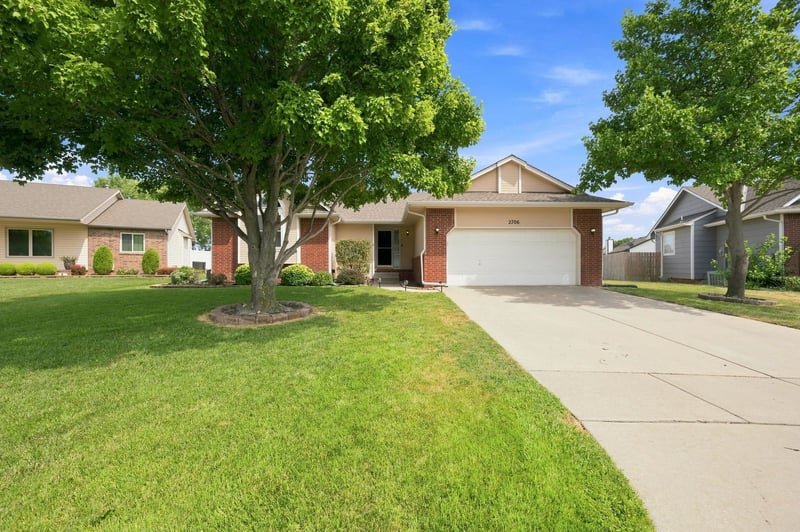 2706 N Meadow Oaks Ct, Wichita, KS 67220
