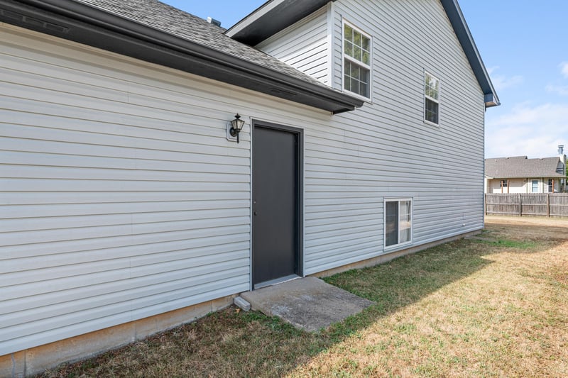 1821 S Shefford Cir, Wichita, KS 67209-1274