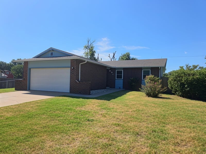 901 W 52nd St S, Wichita, KS 67217