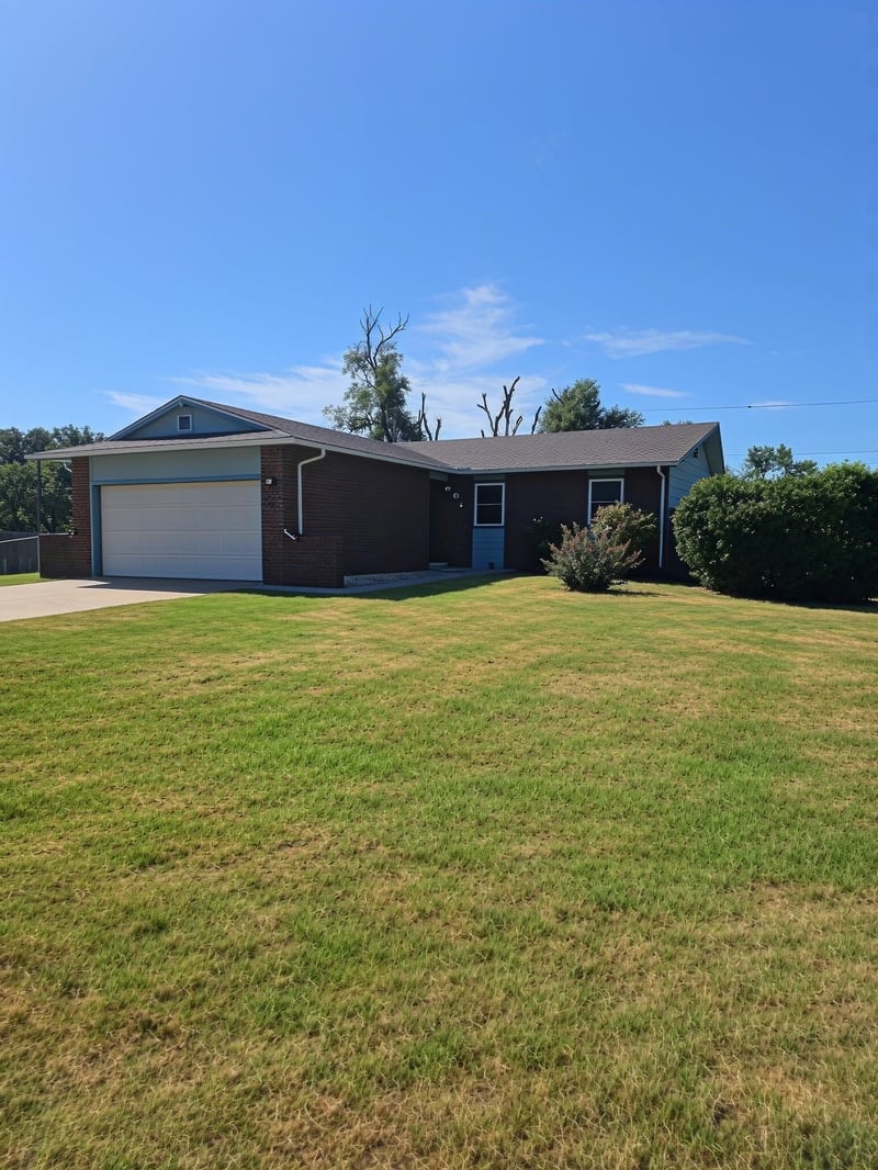 901 W 52nd St S, Wichita, KS 67217