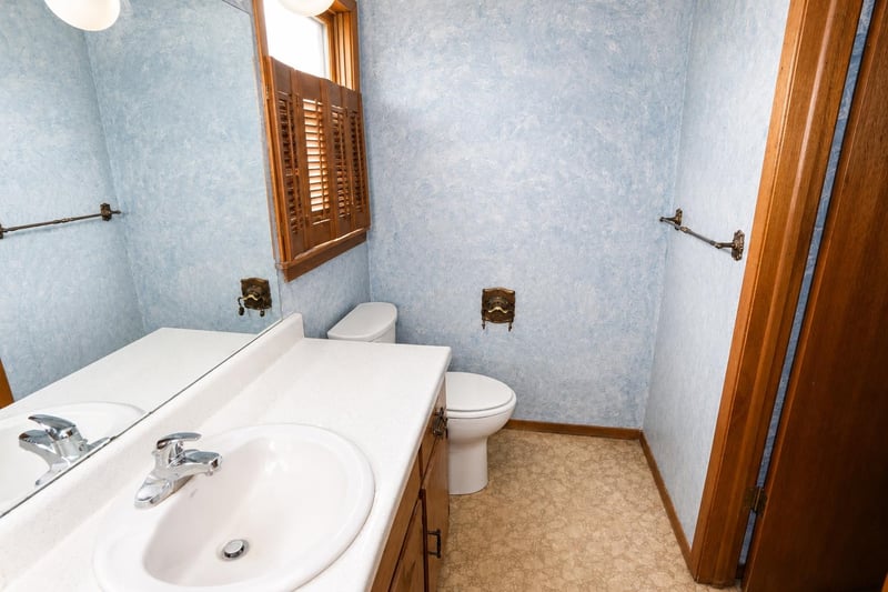 512 SW 11th, Newton, KS 67114