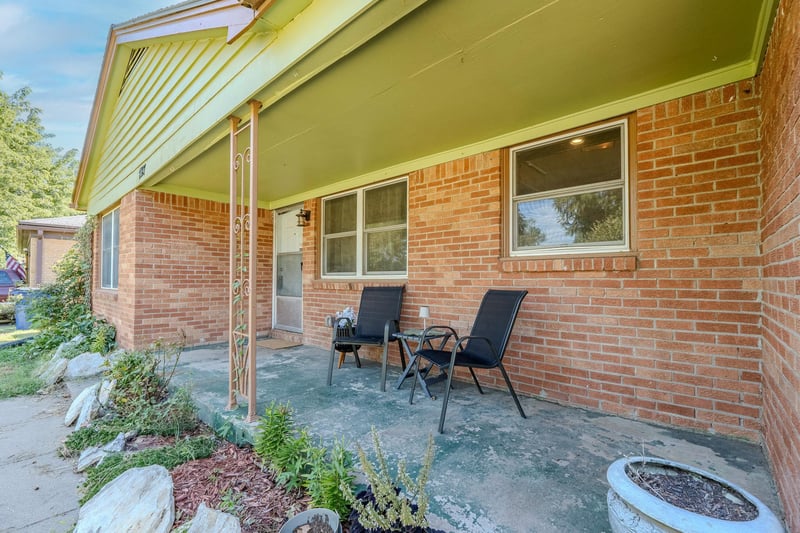 1127 N Derby Ave, Derby, KS 67037