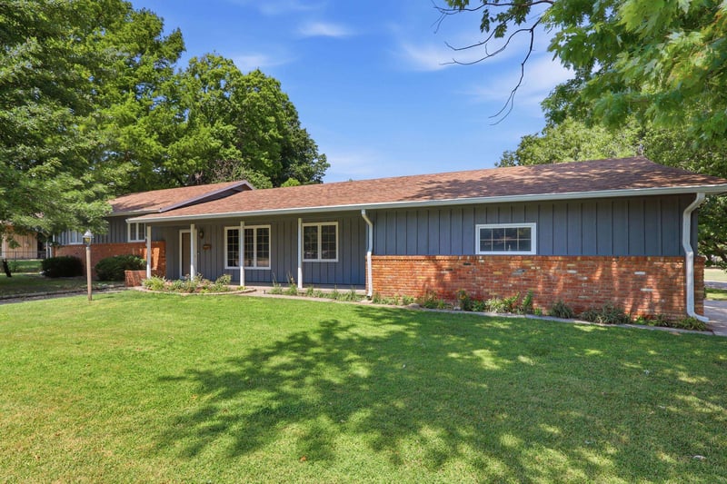 909 Countryside Dr, Mcpherson, KS 67460