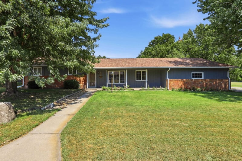 909 Countryside Dr, Mcpherson, KS 67460