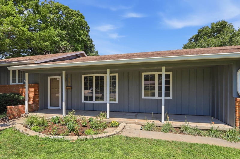 909 Countryside Dr, Mcpherson, KS 67460