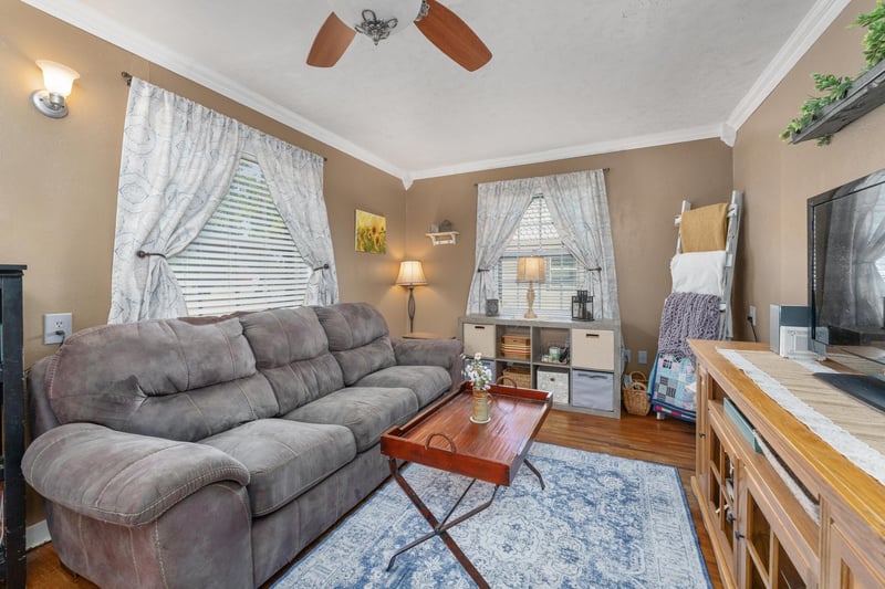 424 N Main St, Belle Plaine, KS 67013