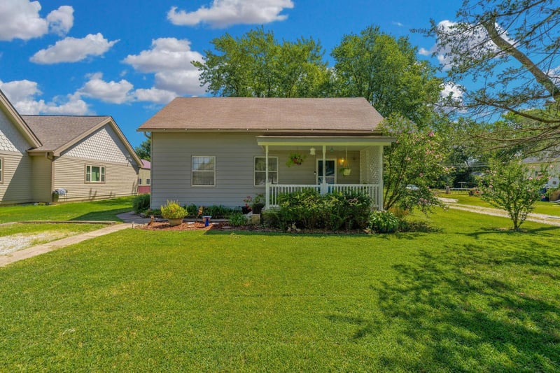 424 N Main St, Belle Plaine, KS 67013