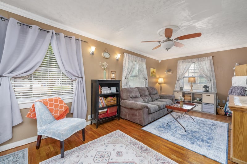 424 N Main St, Belle Plaine, KS 67013