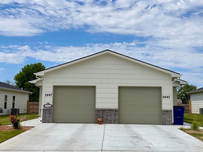 2447 W Macarthur Ct, Wichita, KS 67217