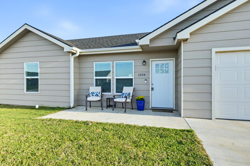 1200 Nautical Dr, Salina, KS 67401