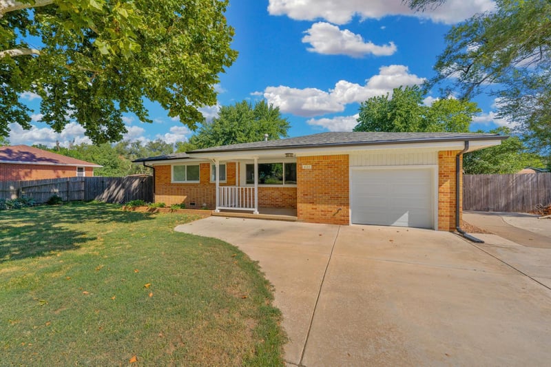 920 W 52nd, Wichita, KS 67217