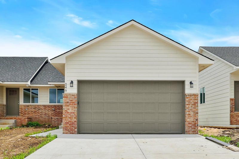 9275 N Fox Pointe, Bel Aire, KS 67226