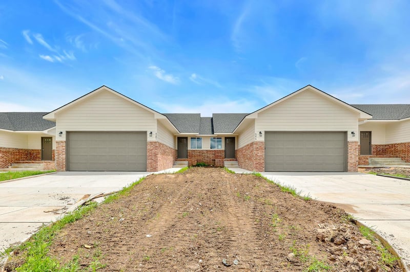 9275 N Fox Pointe, Bel Aire, KS 67226